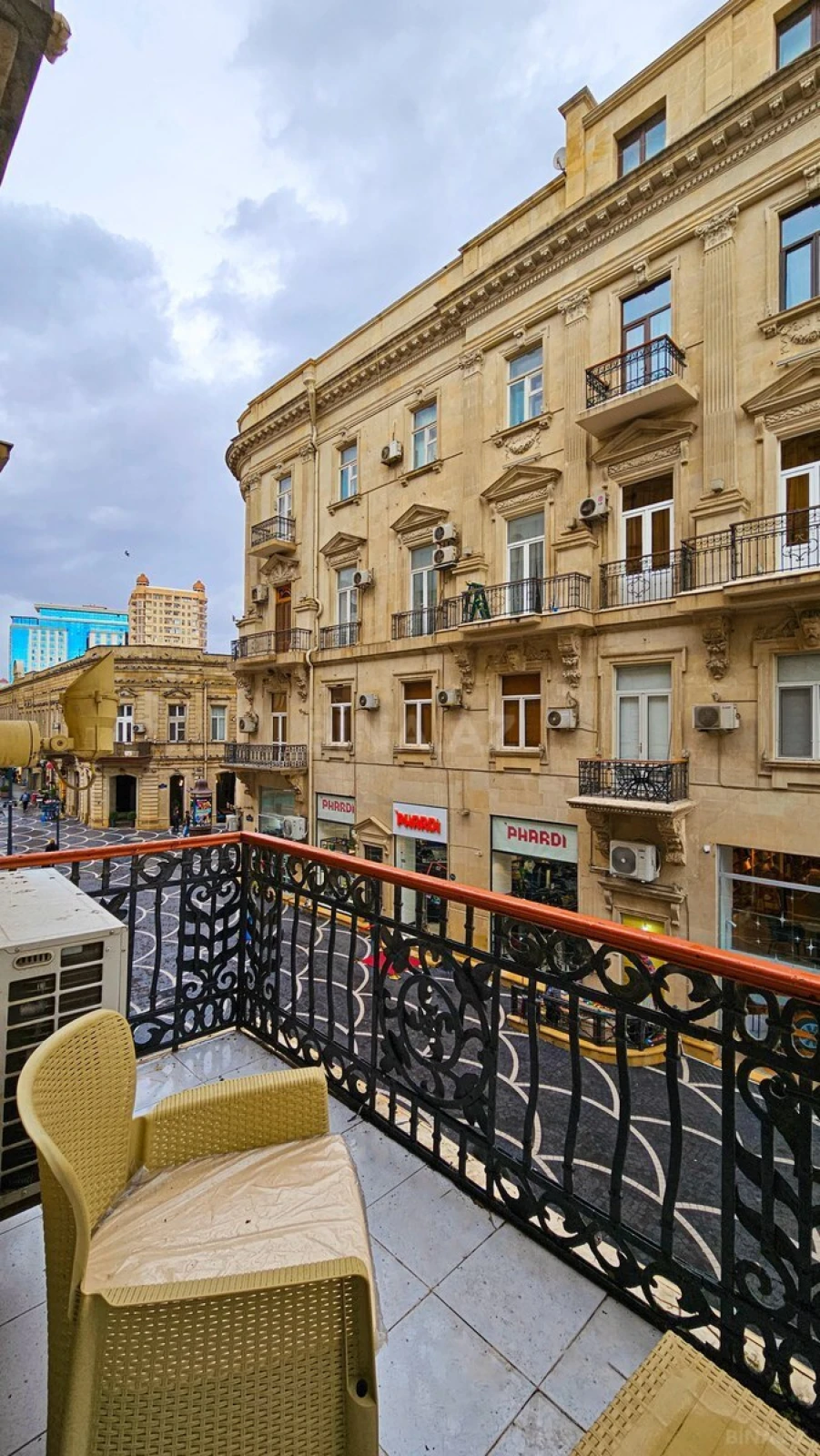 Satılır 4 otaqlı mənzil 108 m²