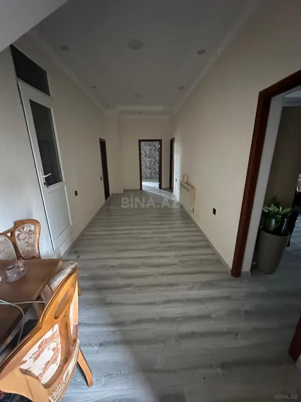 Satılır 6 otaqlı həyət evi 250 m²