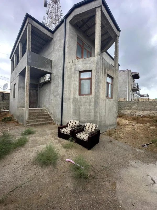 Satılır 6 otaqlı həyət evi 250 m²