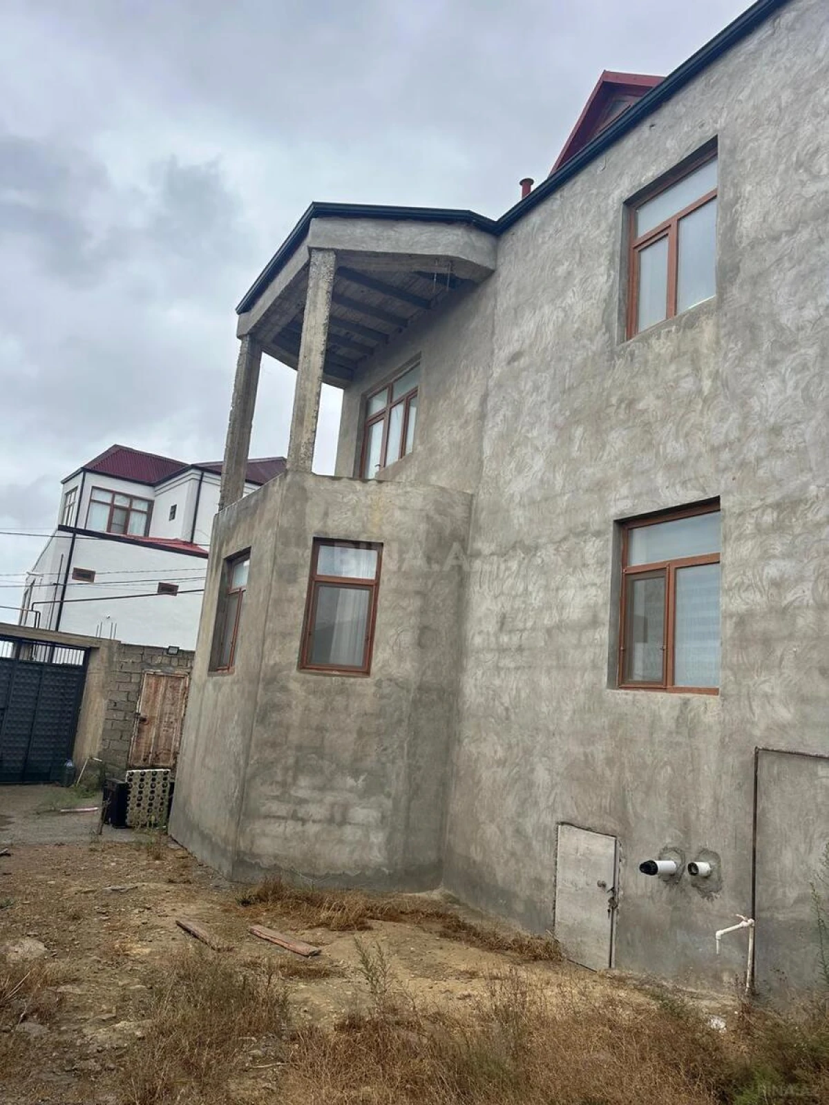 Satılır 6 otaqlı həyət evi 250 m²