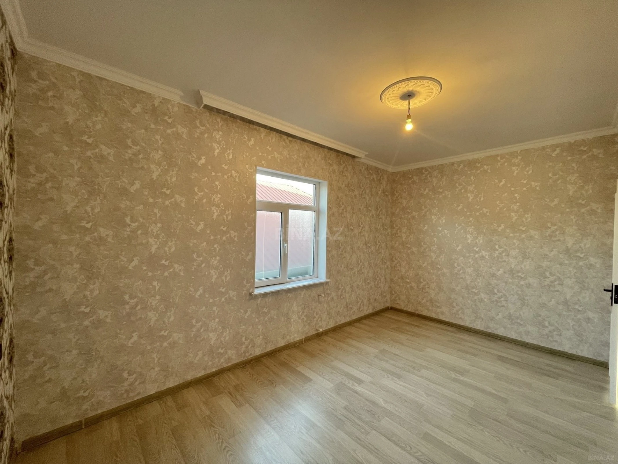 Satılır 6 otaqlı həyət evi 160 m²