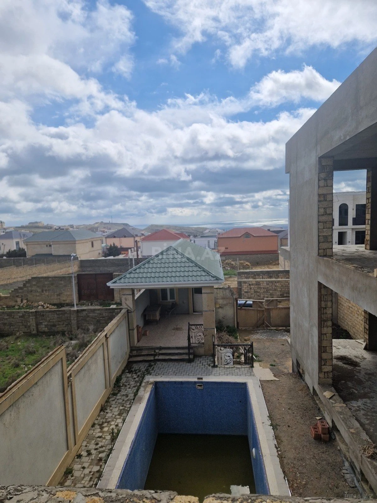 Satılır 5 otaqlı həyət evi 450 m²