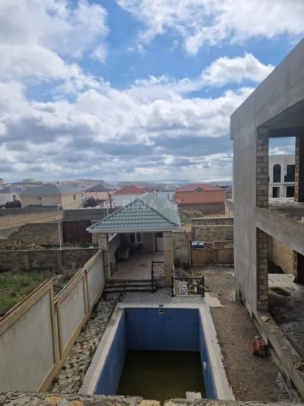 Satılır 5 otaqlı həyət evi 450 m²