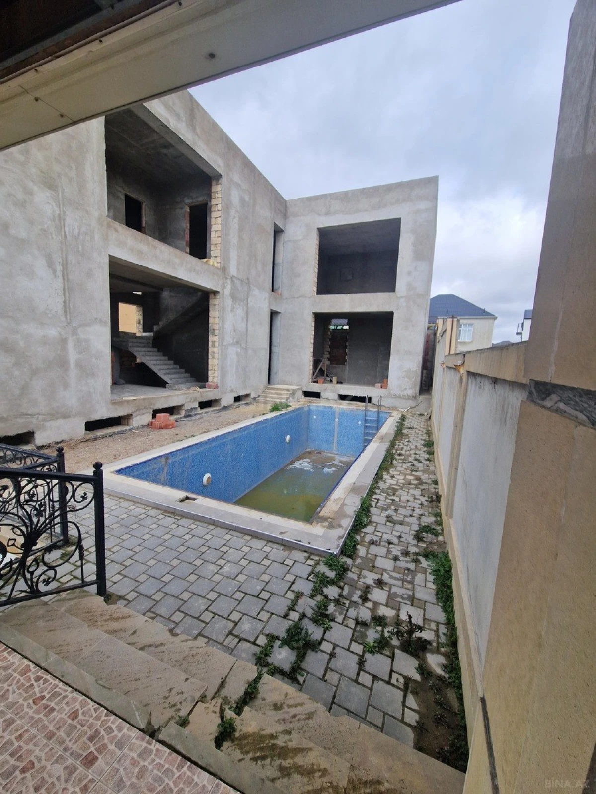 Satılır 5 otaqlı həyət evi 450 m²