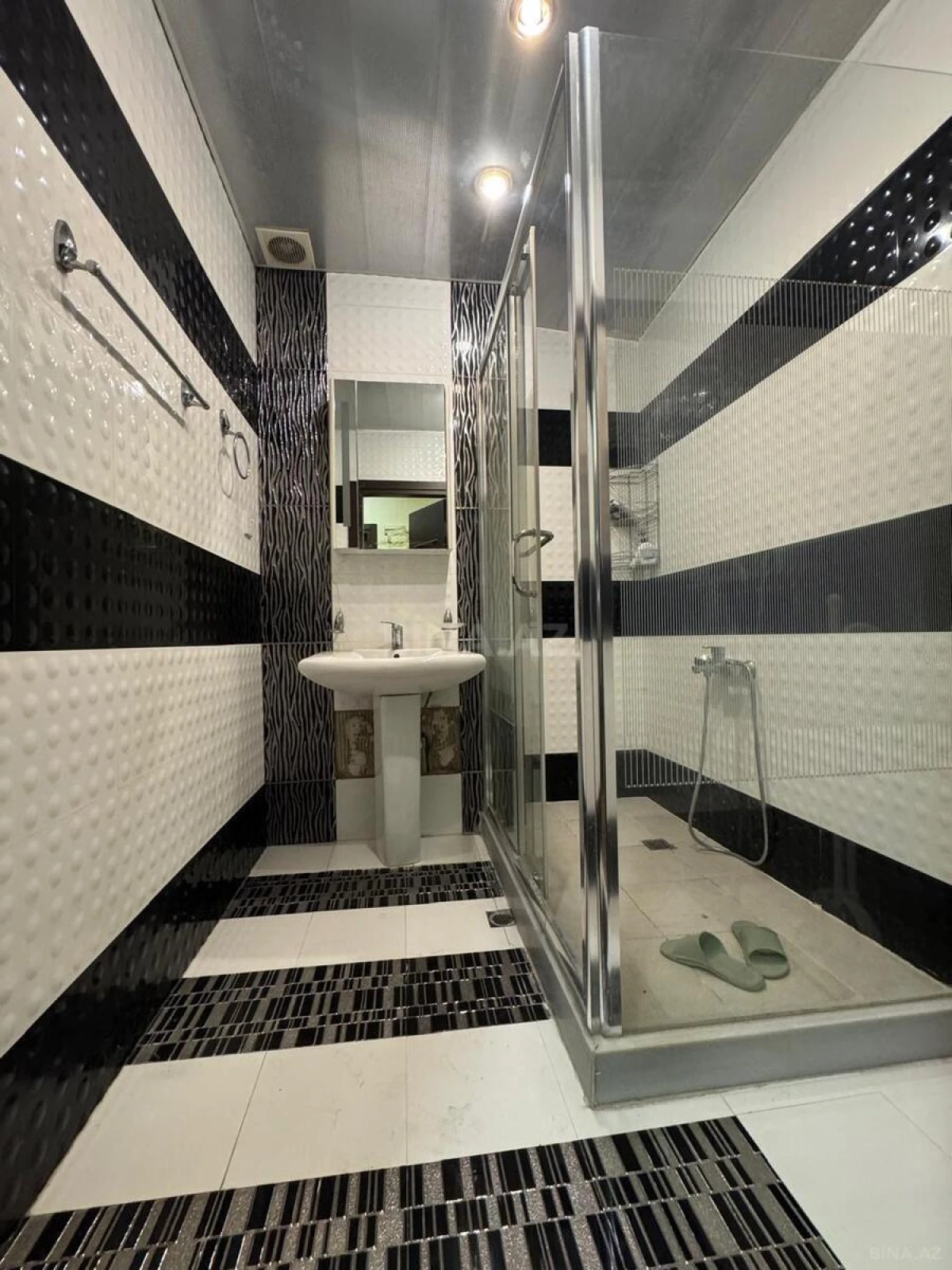 Satılır 2 otaqlı mənzil 85 m²