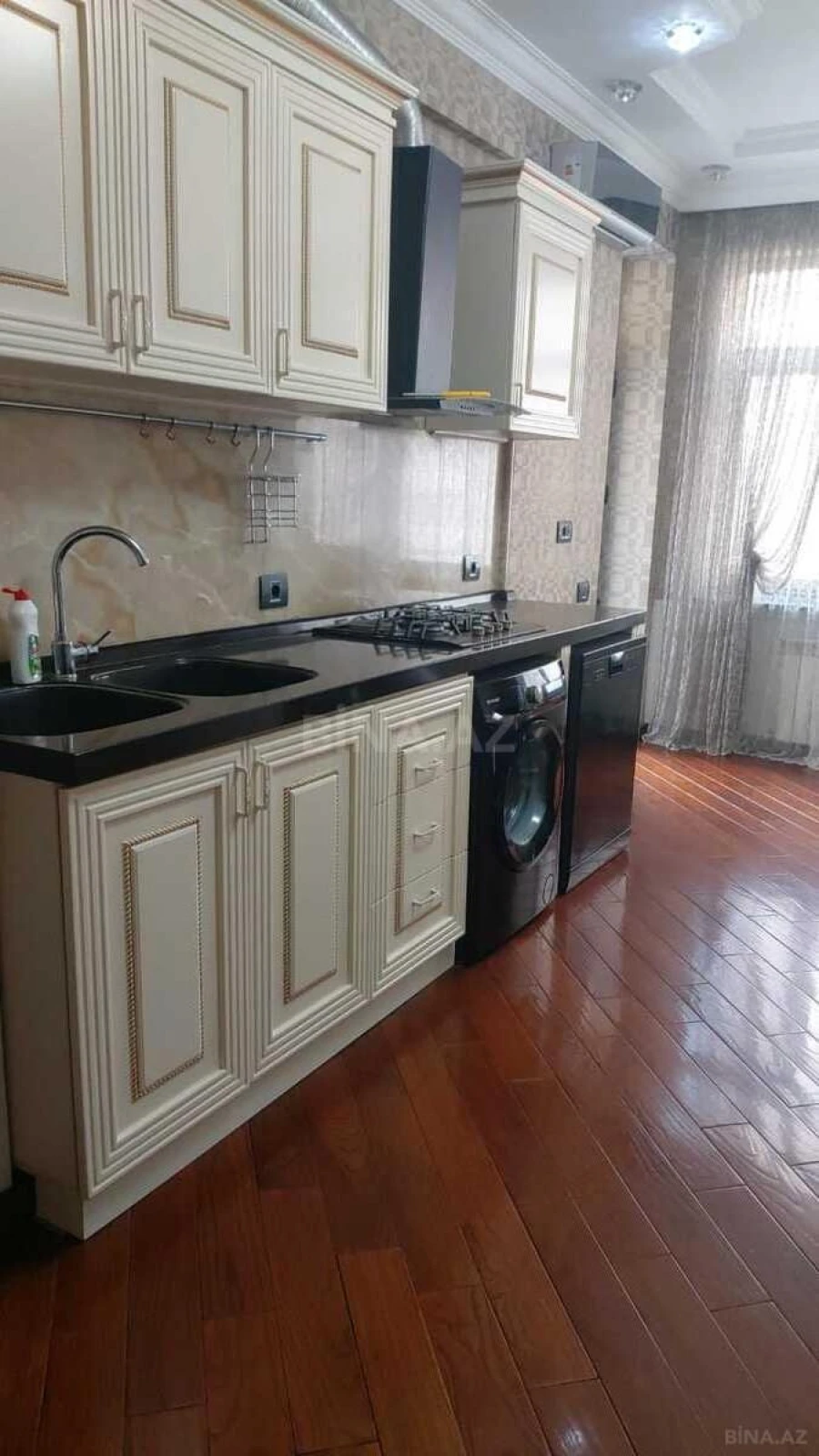 Satılır 3 otaqlı mənzil 160 m²