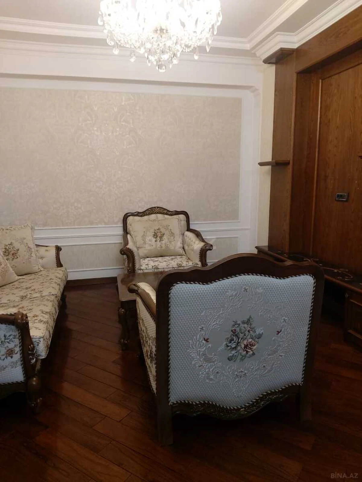 Satılır 3 otaqlı mənzil 160 m²