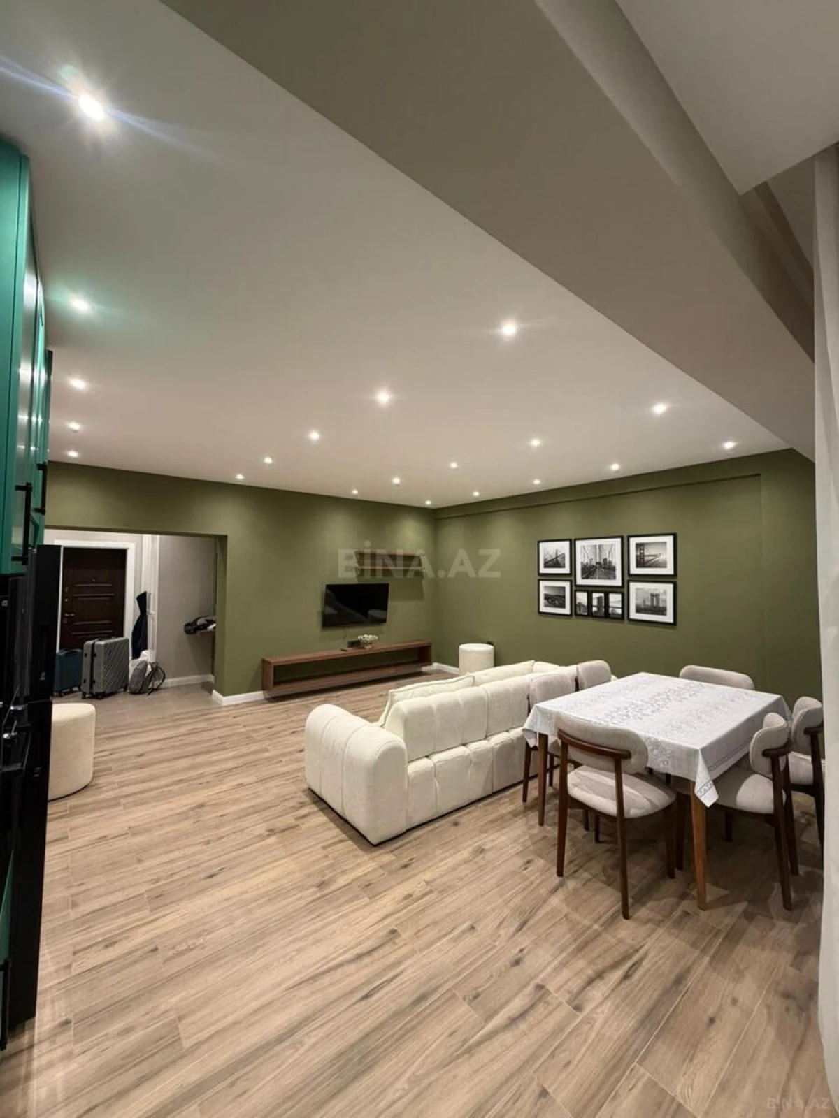 Kirayə verilir 2 otaqlı mənzil 97 m²