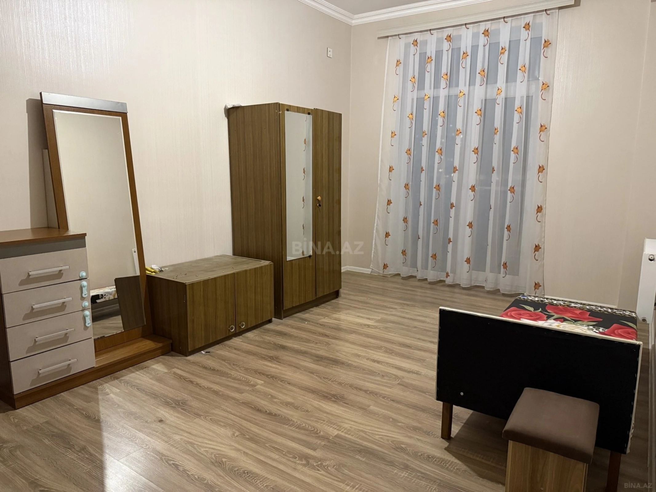 Kirayə verilir 4 otaqlı mənzil 110 m²