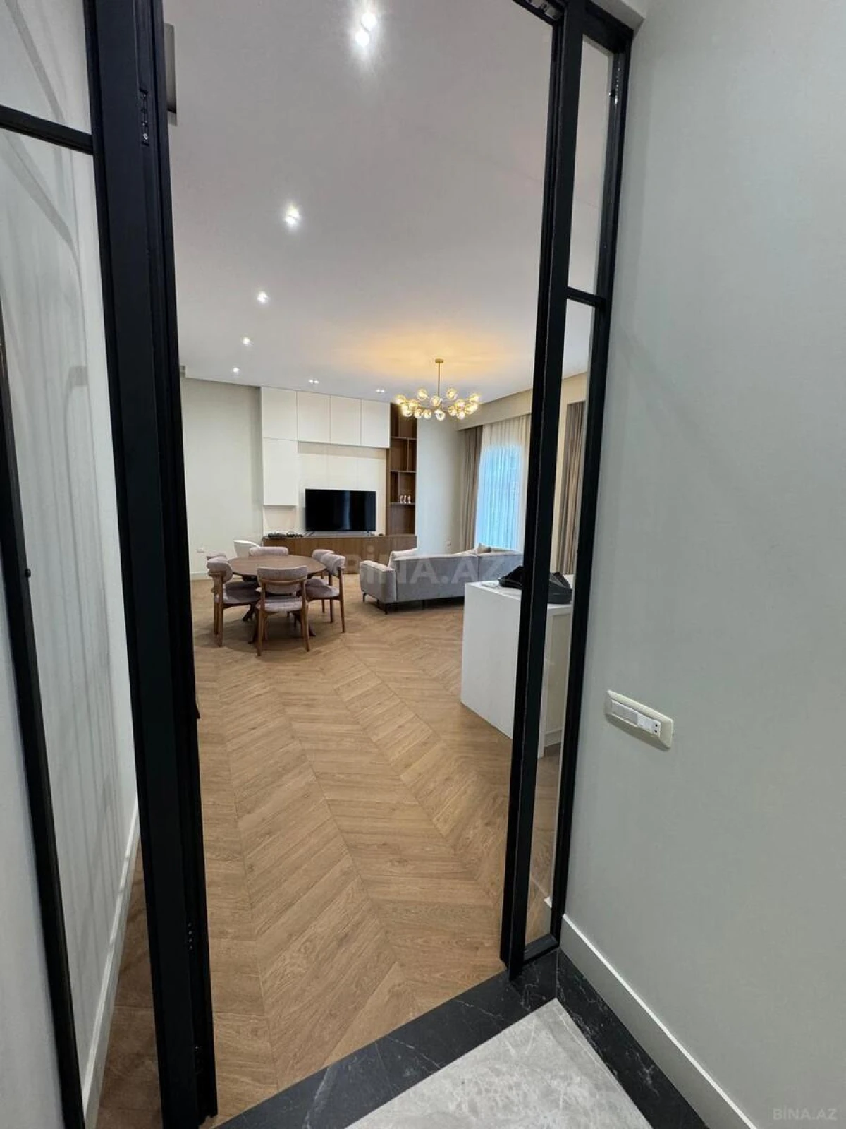 Kirayə verilir 4 otaqlı mənzil 152 m²