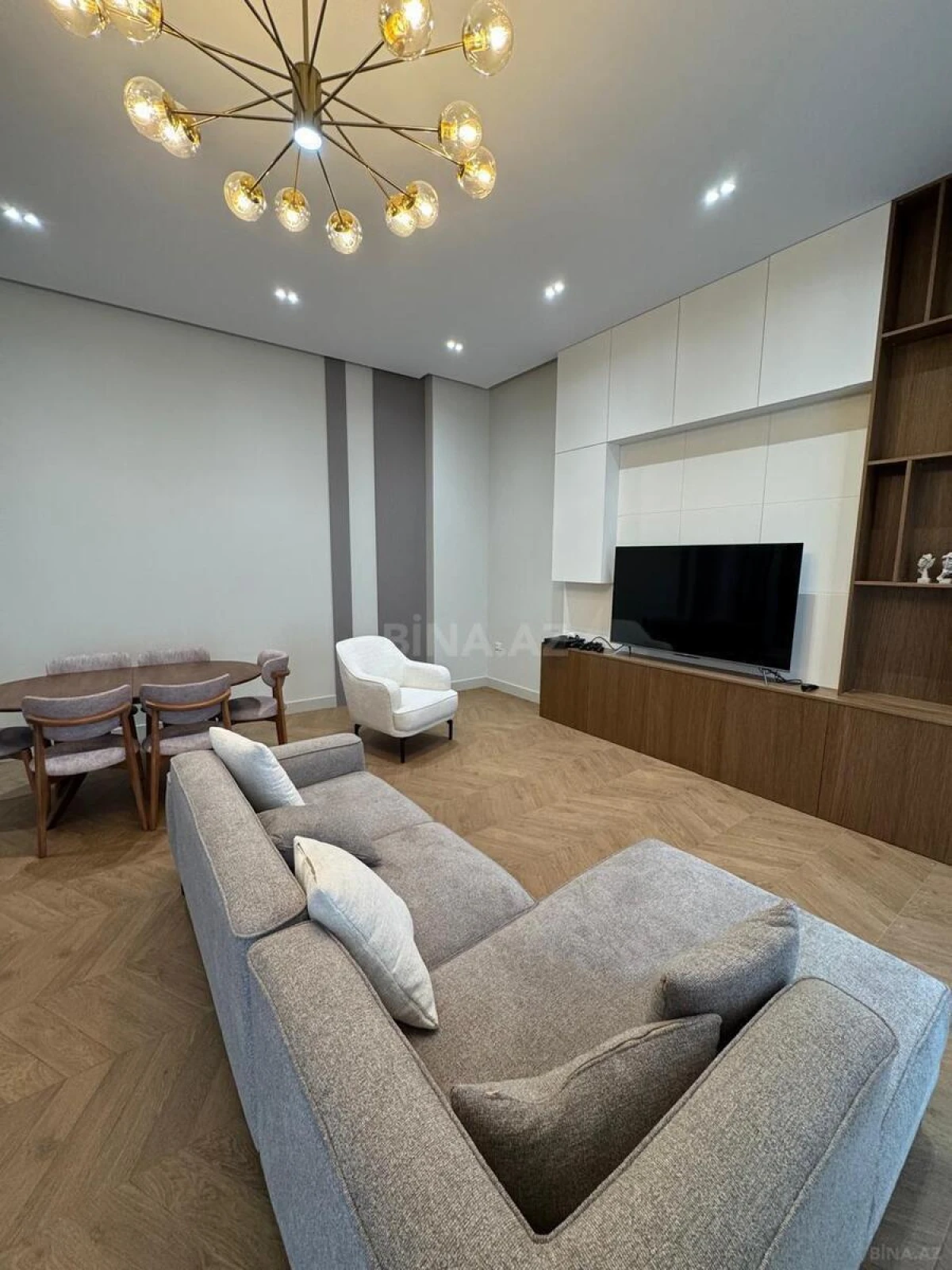 Kirayə verilir 4 otaqlı mənzil 152 m²