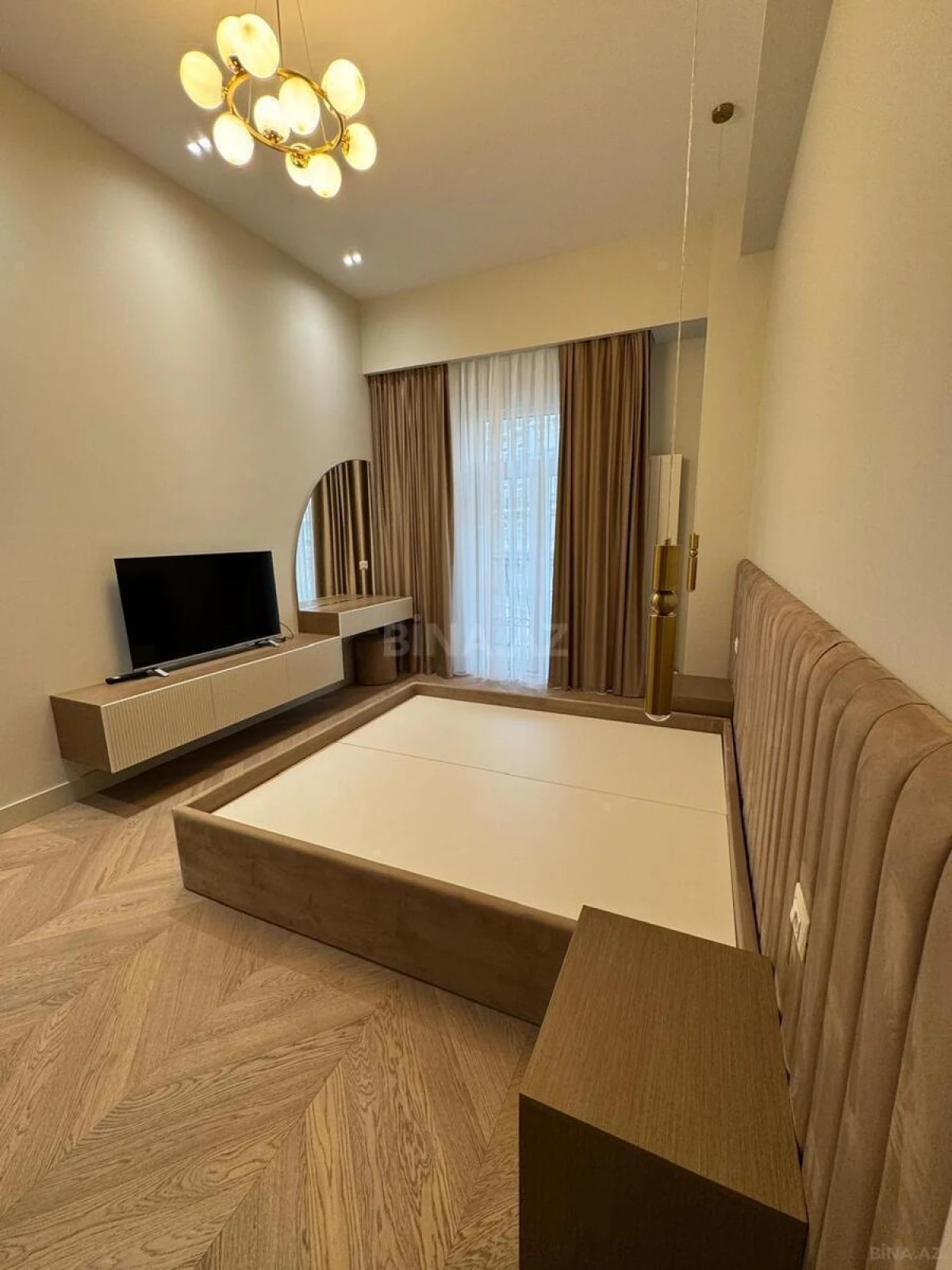 Kirayə verilir 4 otaqlı mənzil 152 m²