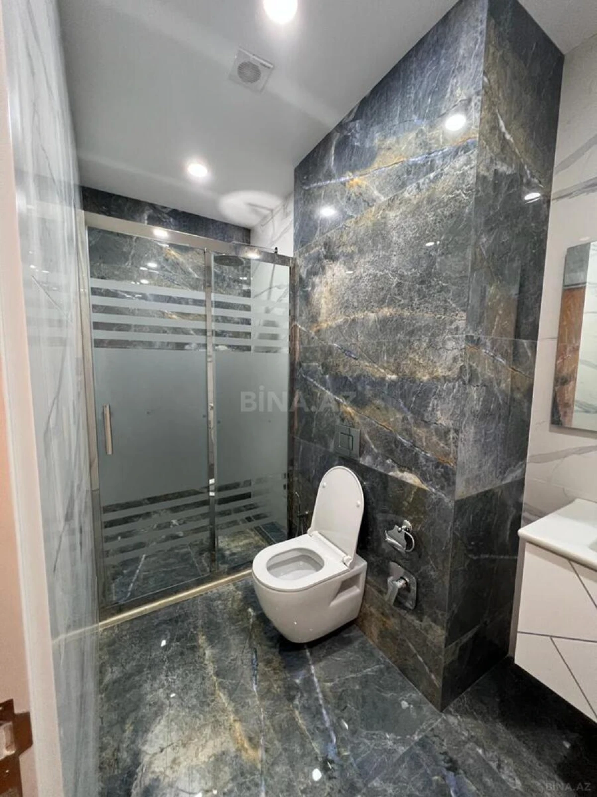 Kirayə verilir 2 otaqlı mənzil 100 m²