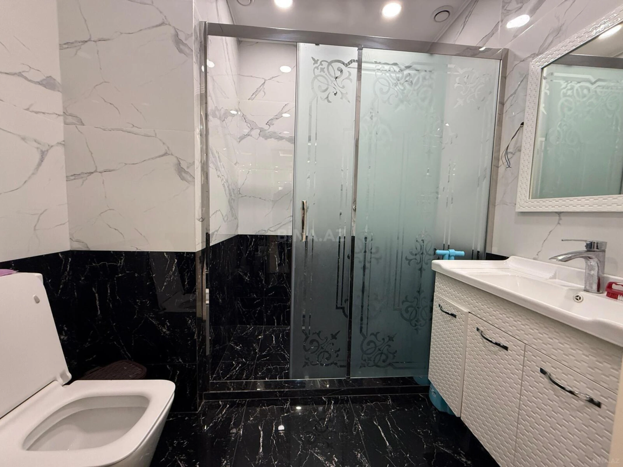 Kirayə verilir 3 otaqlı mənzil 130 m²