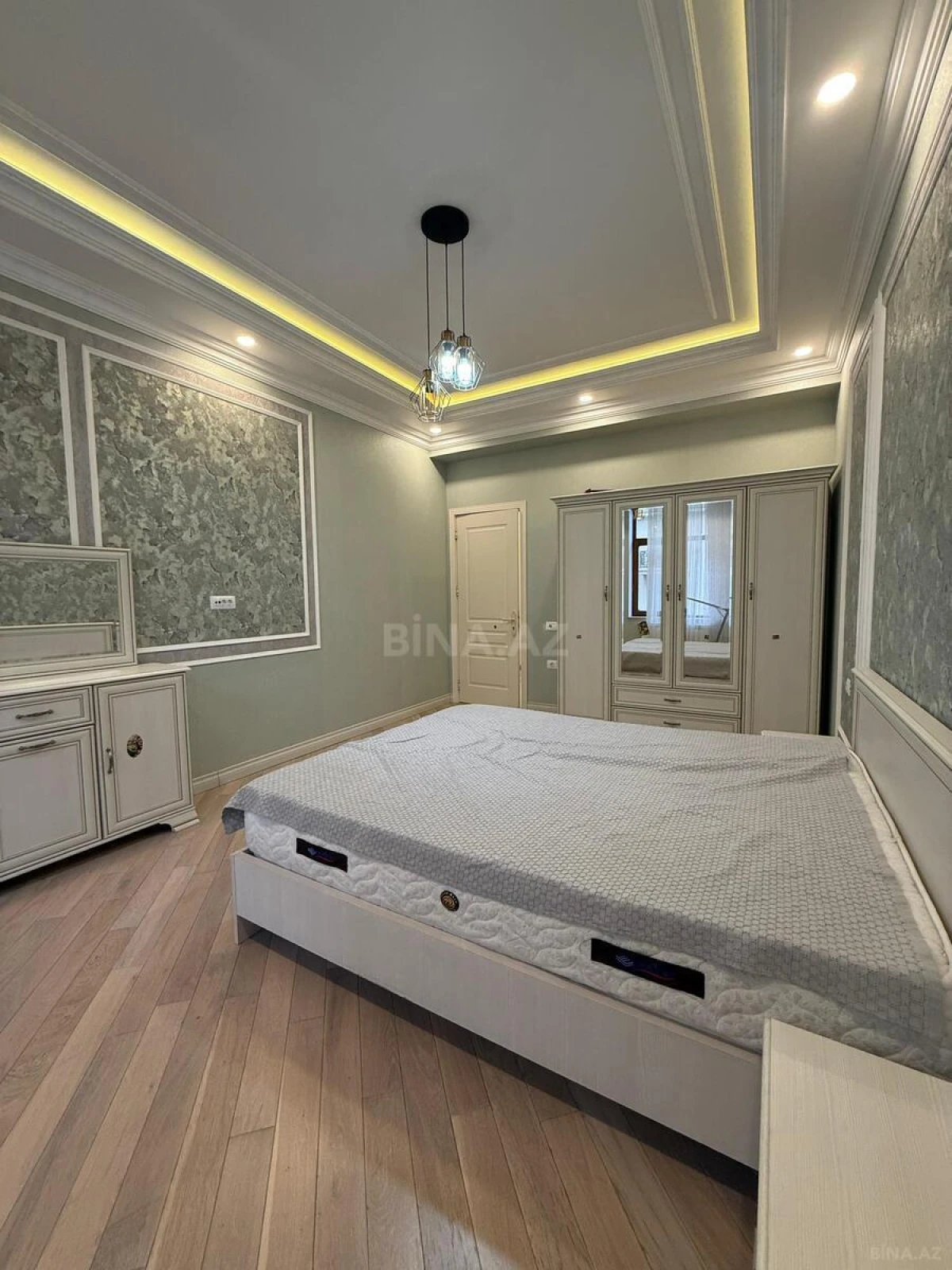 Kirayə verilir 3 otaqlı mənzil 130 m²