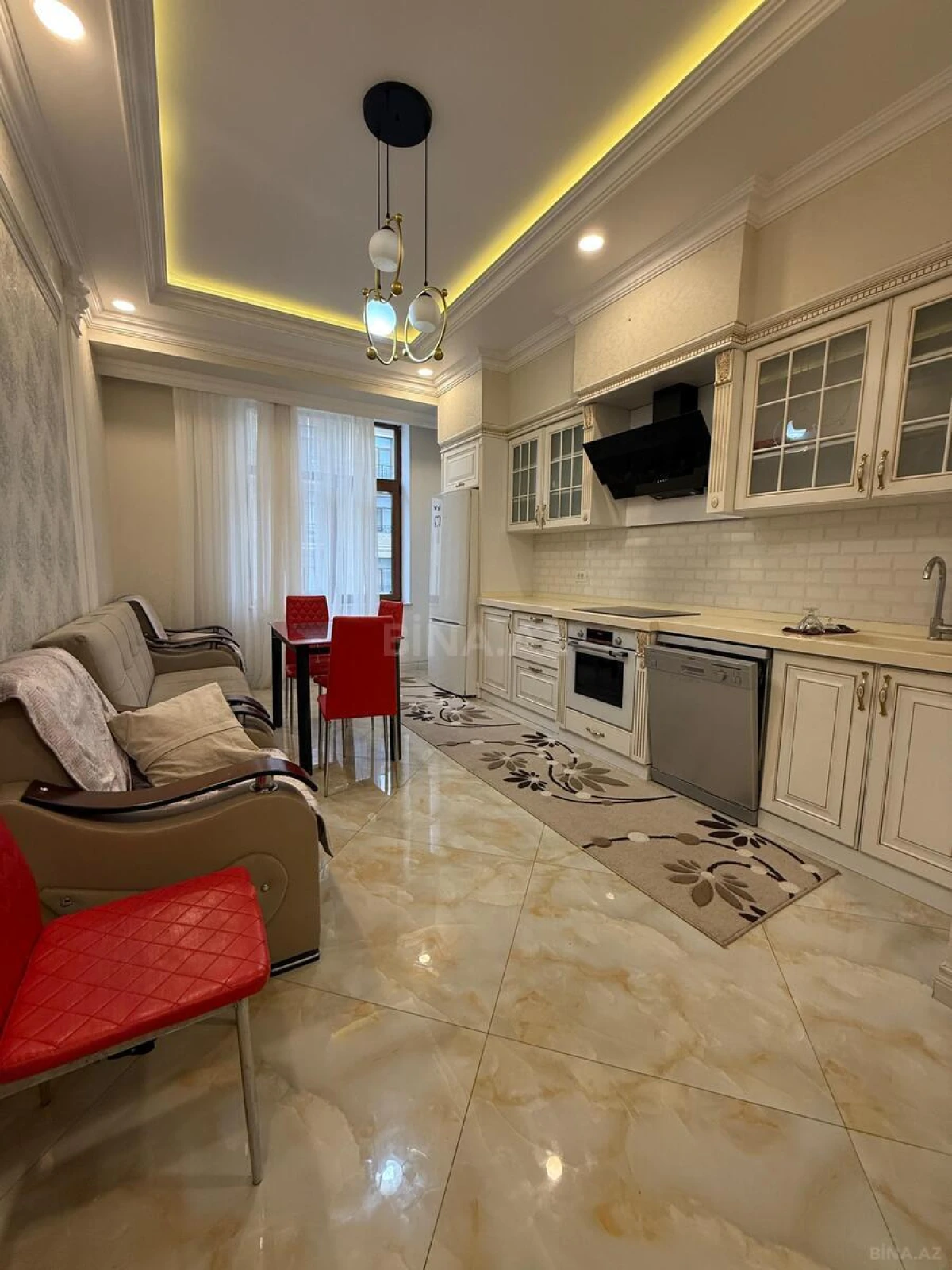 Kirayə verilir 3 otaqlı mənzil 130 m²