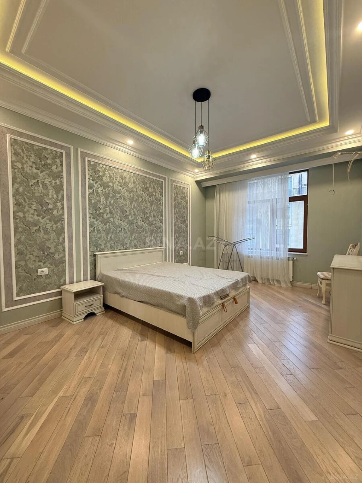 Kirayə verilir 3 otaqlı mənzil 130 m²