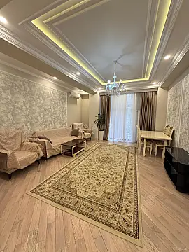 Kirayə verilir 3 otaqlı mənzil 130 m²