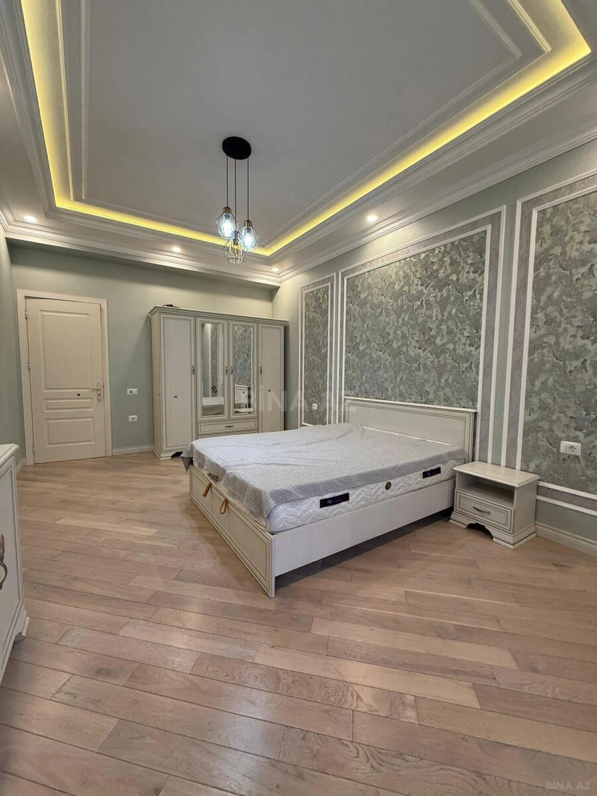 Kirayə verilir 3 otaqlı mənzil 130 m²