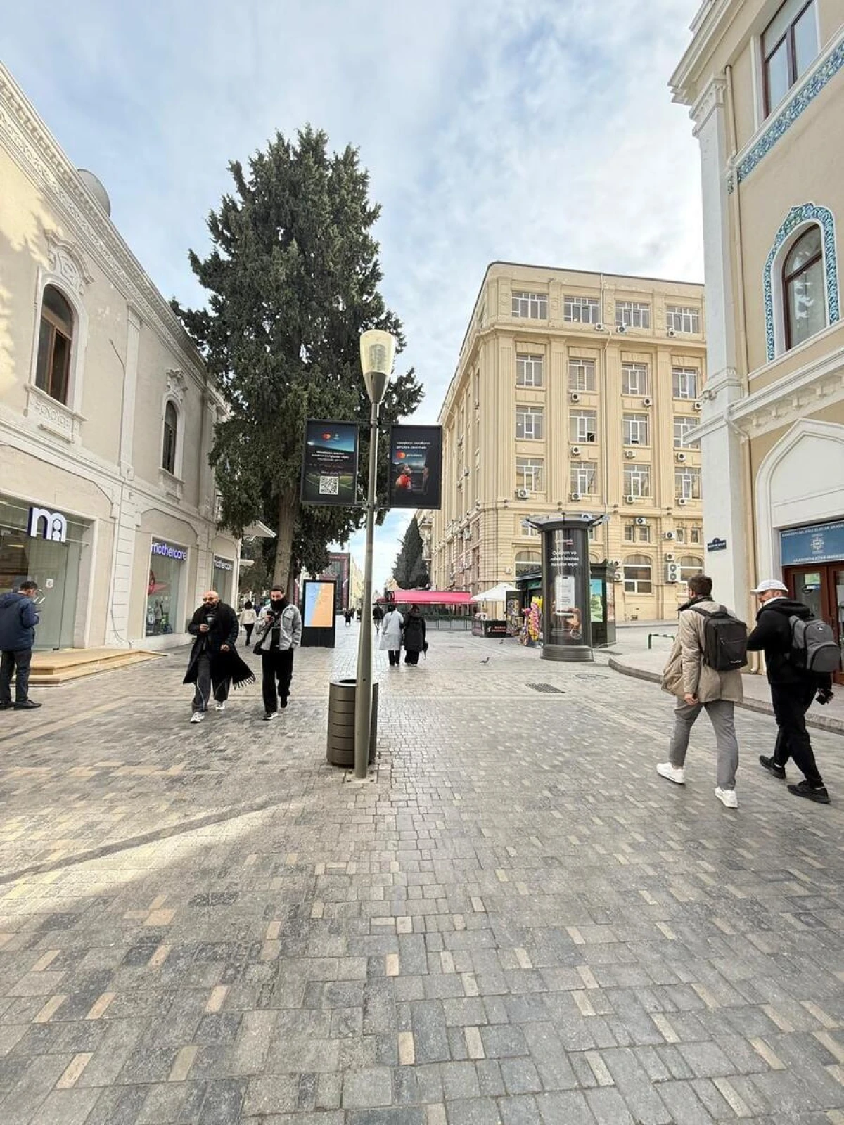 Satılır 2 otaqlı mənzil 100 m²