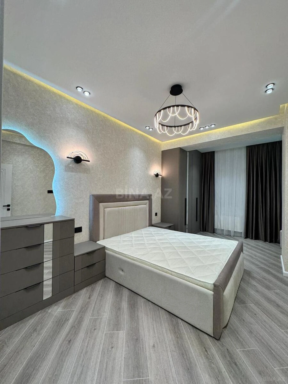 Satılır 3 otaqlı mənzil 107 m²