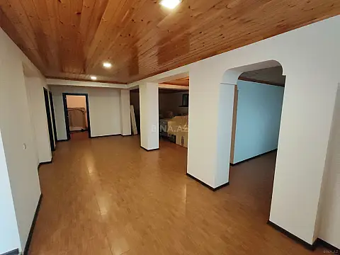 Satılır 7 otaqlı həyət evi 200 m²