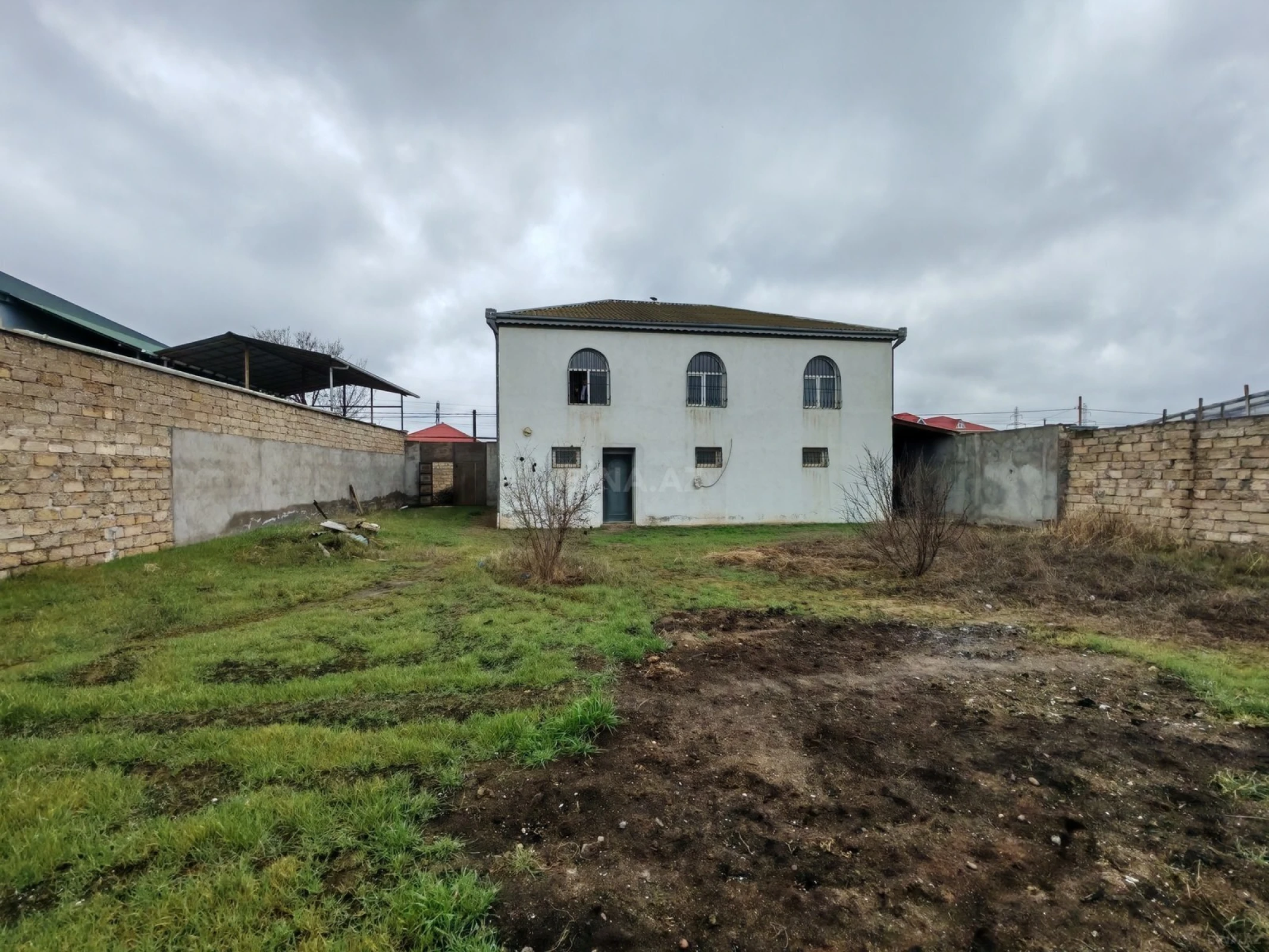 Satılır 7 otaqlı həyət evi 200 m²