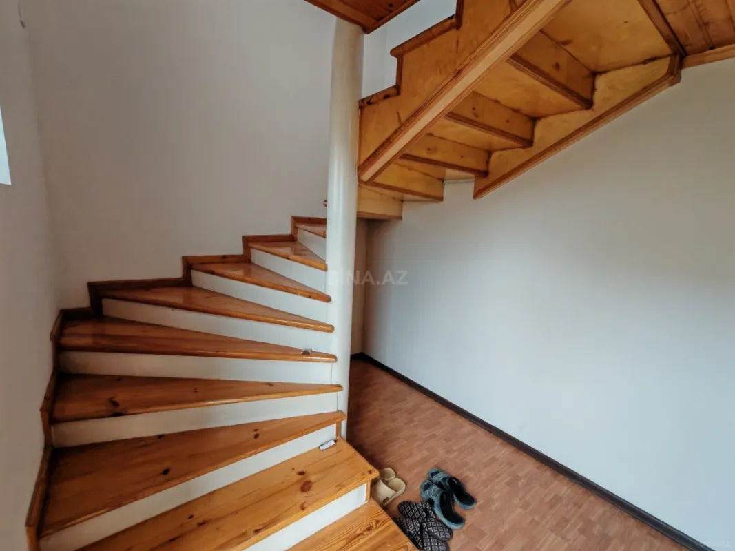 Satılır 7 otaqlı həyət evi 200 m²