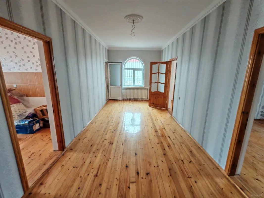 Satılır 7 otaqlı həyət evi 200 m²