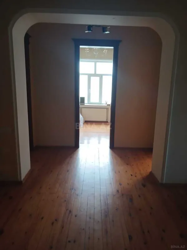 Satılır 6 otaqlı həyət evi 280 m²