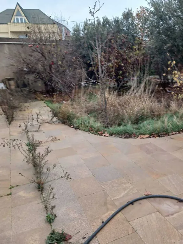 Satılır 6 otaqlı həyət evi 280 m²