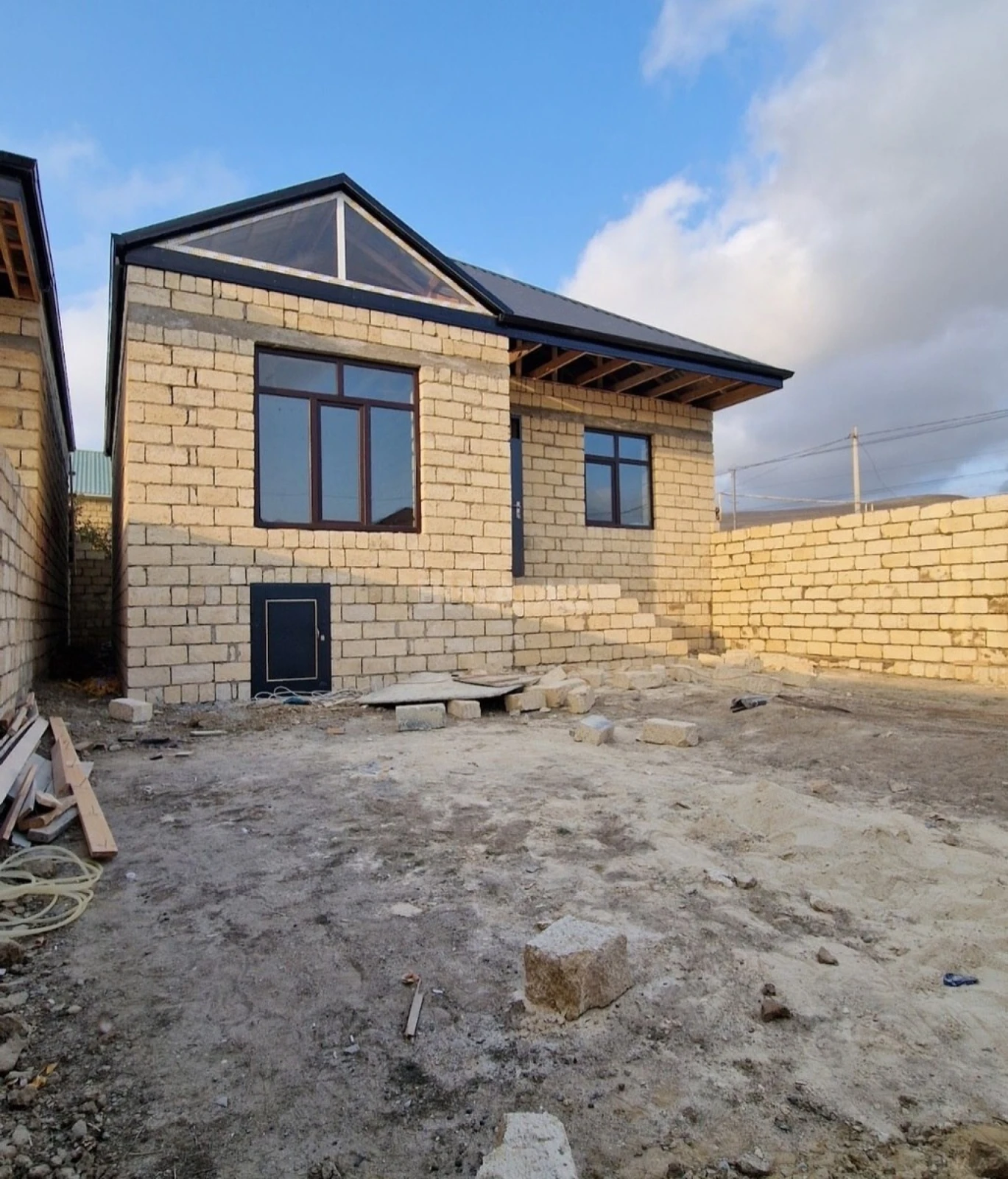 Satılır 3 otaqlı həyət evi 97 m²