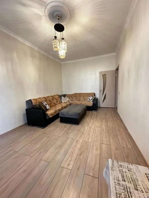 Satılır 5 otaqlı mənzil 120 m²