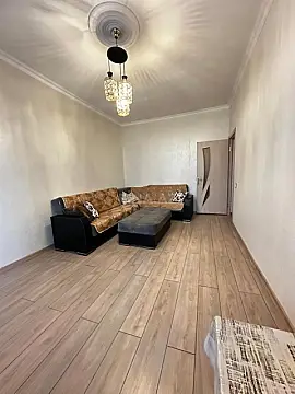 Satılır 5 otaqlı mənzil 120 m²