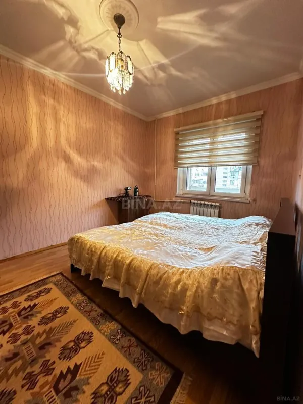 Satılır 5 otaqlı mənzil 120 m²
