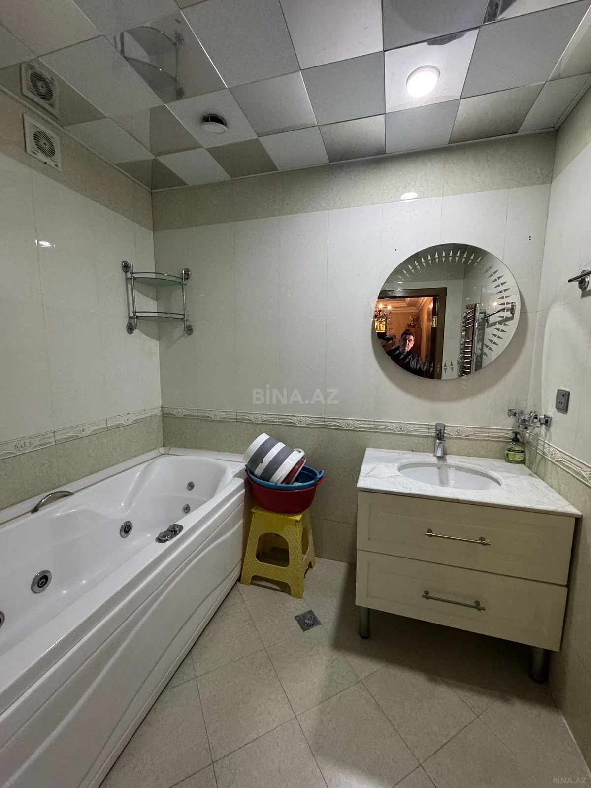 Kirayə verilir 3 otaqlı mənzil 122 m²