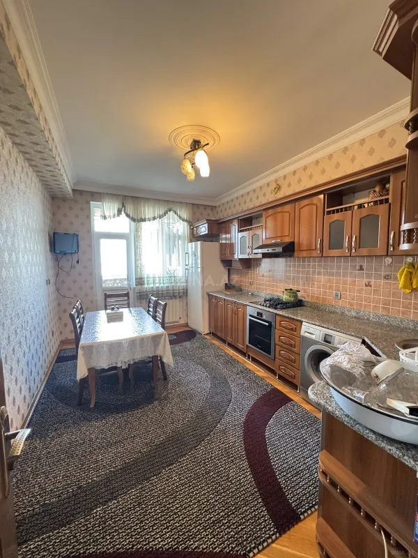 Kirayə verilir 3 otaqlı mənzil 122 m²