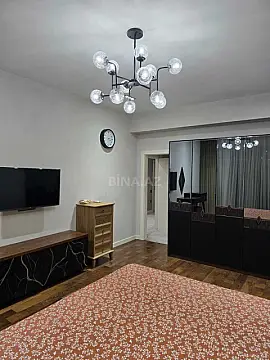 Kirayə verilir 4 otaqlı mənzil 150 m²
