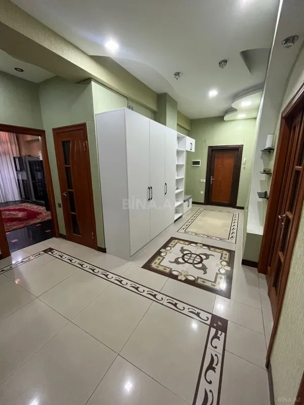 Kirayə verilir 3 otaqlı mənzil 170 m²
