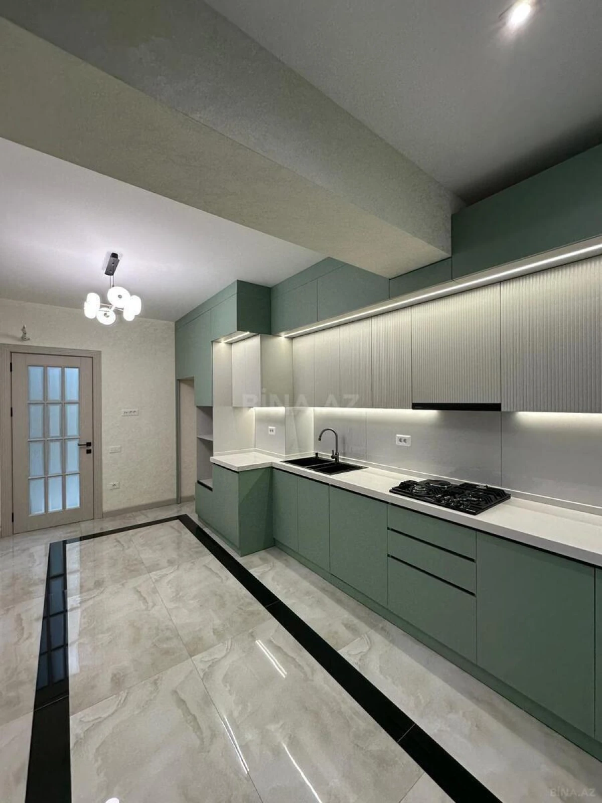 Satılır 3 otaqlı mənzil 128 m²