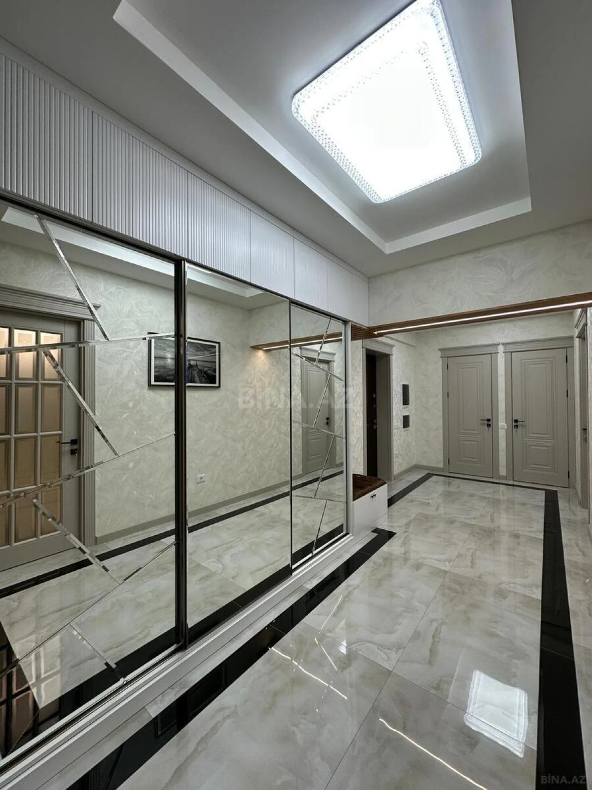 Satılır 3 otaqlı mənzil 128 m²