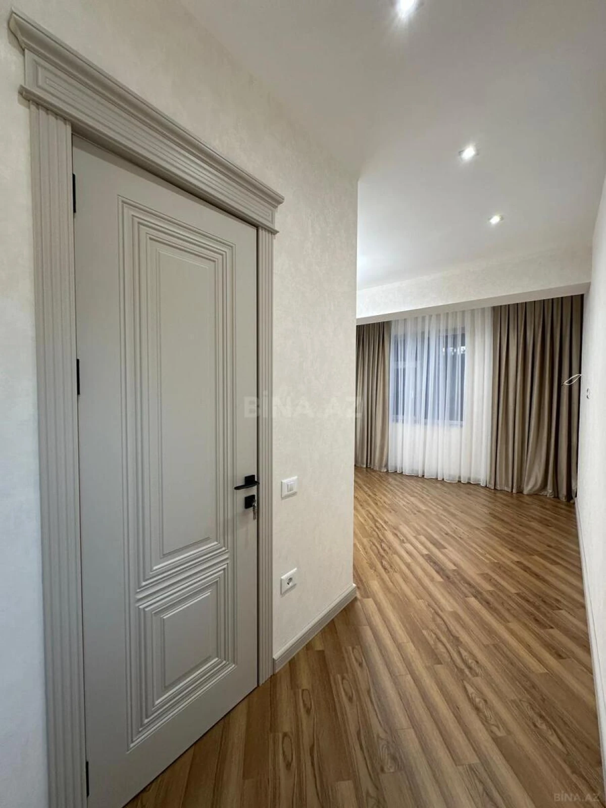 Satılır 3 otaqlı mənzil 128 m²