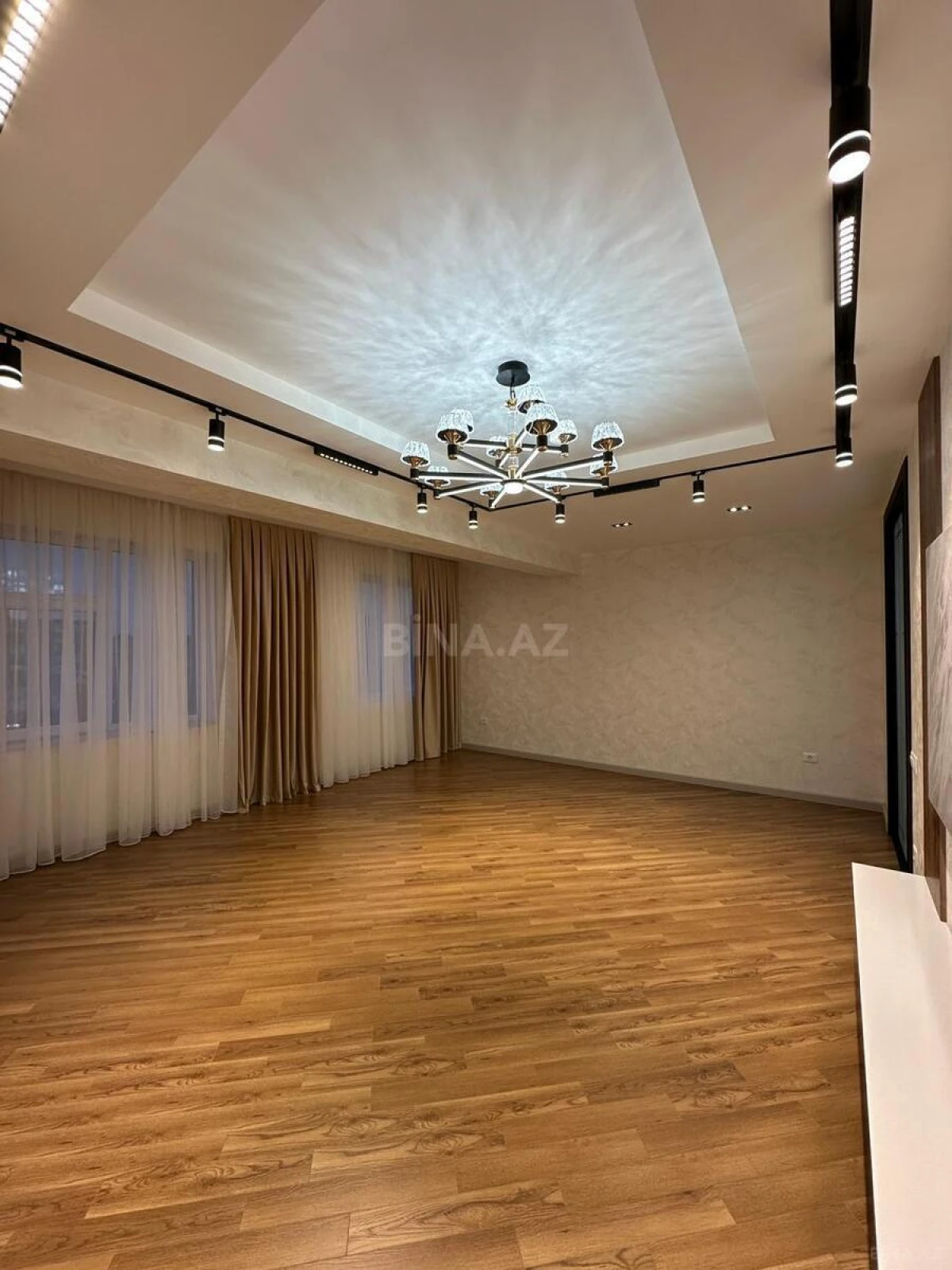 Satılır 3 otaqlı mənzil 128 m²