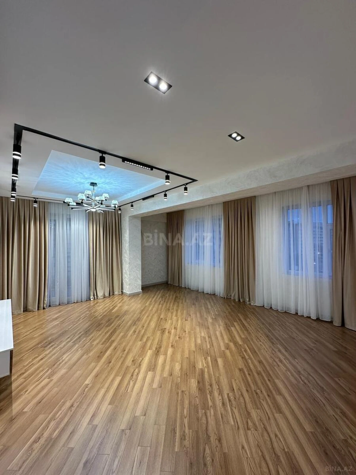 Satılır 3 otaqlı mənzil 128 m²
