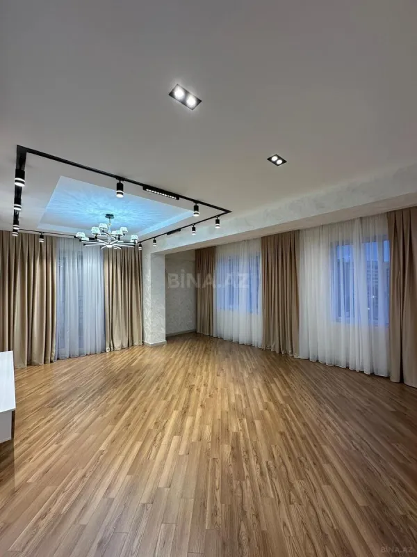 Satılır 3 otaqlı mənzil 128 m²