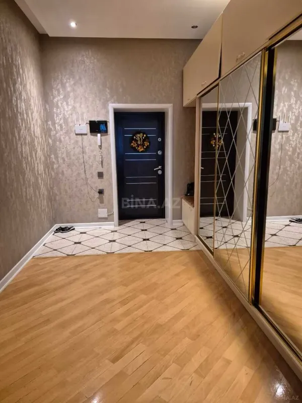 Satılır 3 otaqlı mənzil 134 m²