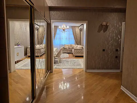 Satılır 3 otaqlı mənzil 134 m²