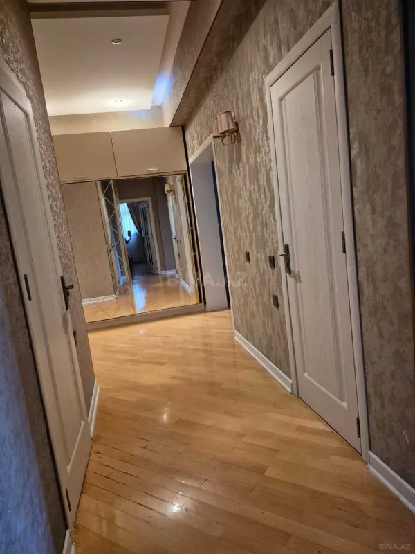 Satılır 3 otaqlı mənzil 134 m²