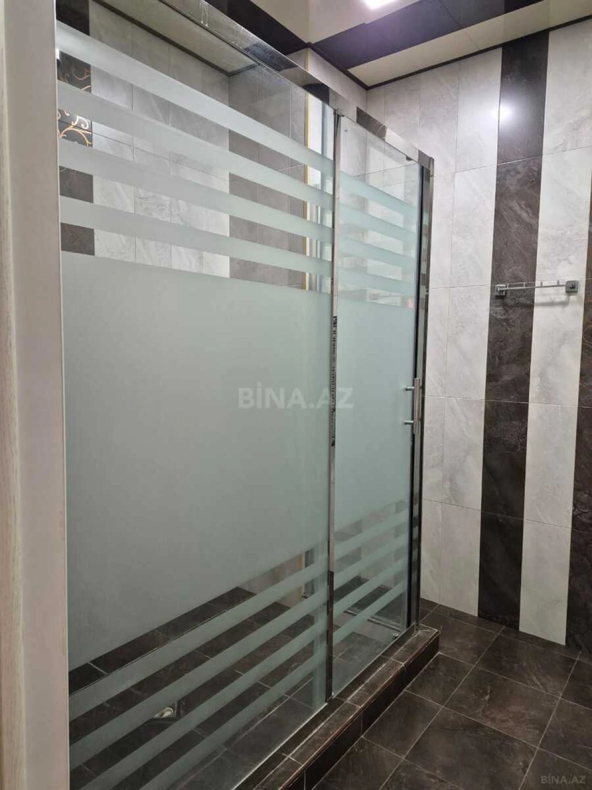 Satılır 3 otaqlı mənzil 134 m²