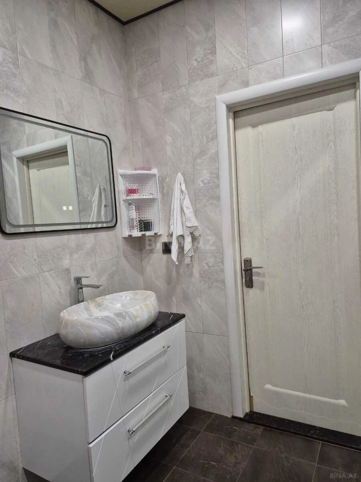 Satılır 3 otaqlı mənzil 134 m²